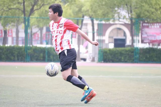 谁最像年轻时的你？ 梅西：只选一人肯定是亚马尔